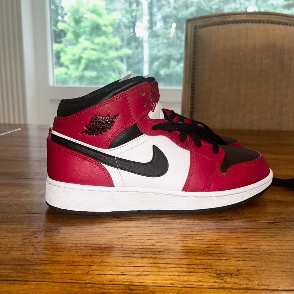Air Jordan 1 chicago black toe